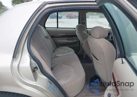 2000 Mercury Grand Marquis Gs z USA, uszkodzony, nr VIN 2MEFM74W2YX743938